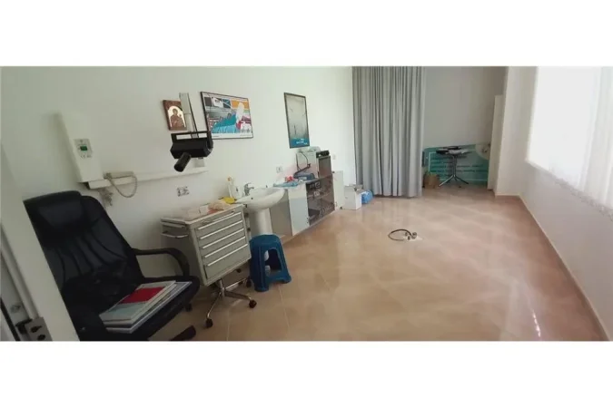 Tirane, shitet ambjent biznesi Kati 0, 82 m² 90.000 € (OKAZION ! Shitet Klinike Dentare Fresku)