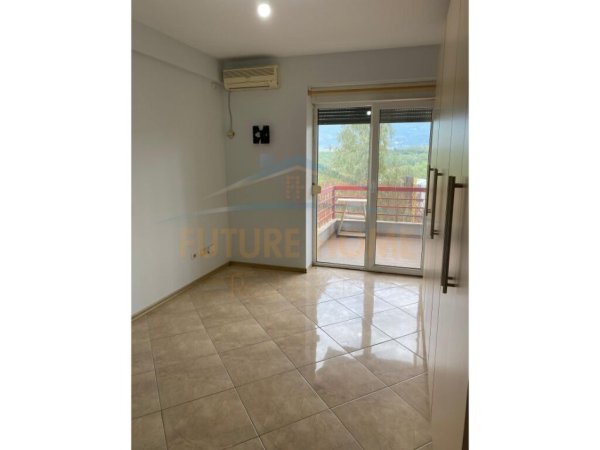 Tirane, jepet me qera apartament 2+1+Ballkon Kati 3, 90 m² 500 € (liqeni thate)