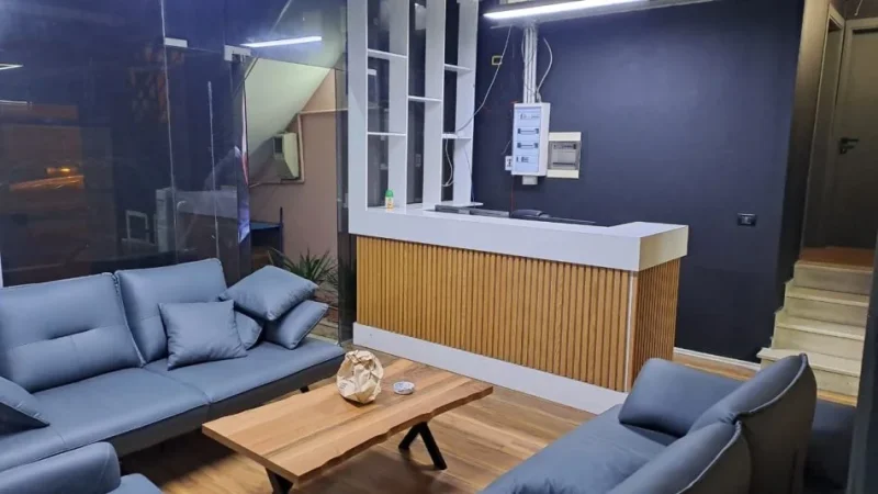 Tirane, jepet me qera ambjent biznesi Kati 0, 300 m² 2.200 € (Rruga Kongresi i Lushnjes)