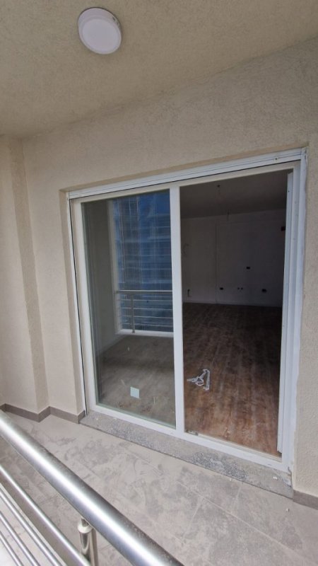Tirane, jepet me qera apartament 1+1+Ballkon Kati 4, 61 m² 500 € (Komune parisi prane Kika 2)