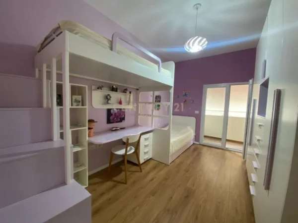 Tirane, jepet me qera apartament 2+1 Kati 3, 103 m² 550 € (Rruga e Dibres)