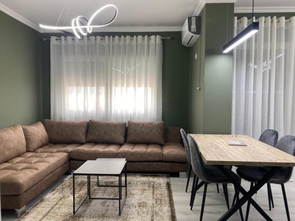 Tirane, jepet me qera apartament 1+1+Ballkon Kati 6, 65 m² 450 € (Don bosko prane supermarket spar)