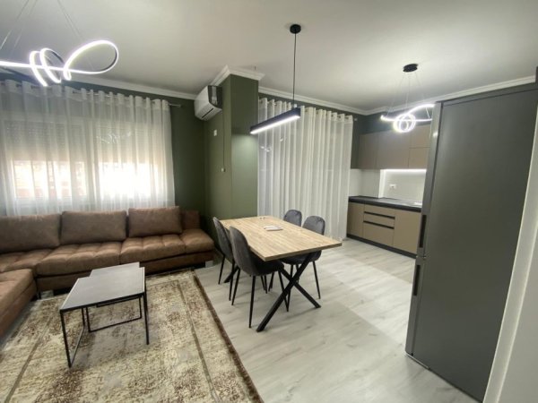 Tirane, jepet me qera apartament 1+1+Ballkon Kati 6, 65 m² 450 € (Don bosko prane supermarket spar)