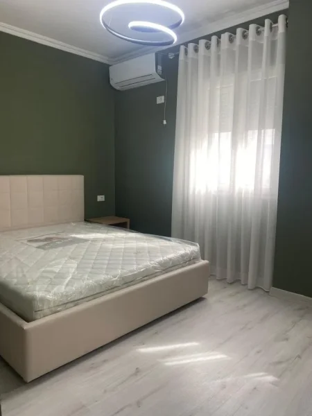 Tirane, jepet me qera apartament 1+1+Ballkon Kati 6, 65 m² 450 € (Don bosko prane supermarket spar)