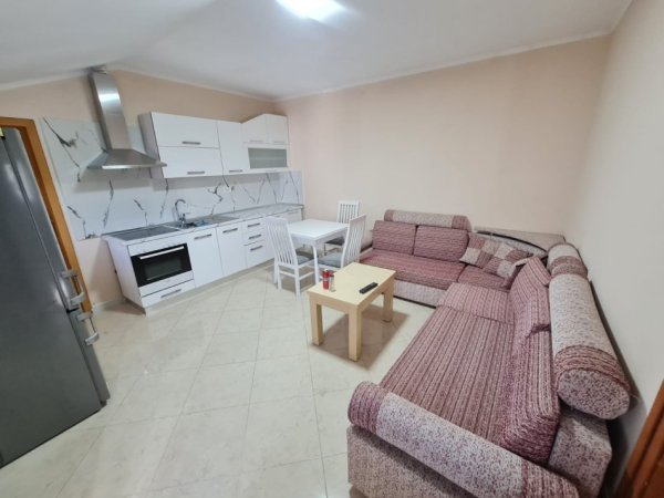 Tirane, jepet me qera apartament 1+1 Kati 3, 55 m² 350 € (Kinostudio)