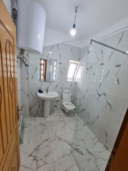 Tirane, jepet me qera apartament 1+1 Kati 3, 55 m² 350 € (Kinostudio)