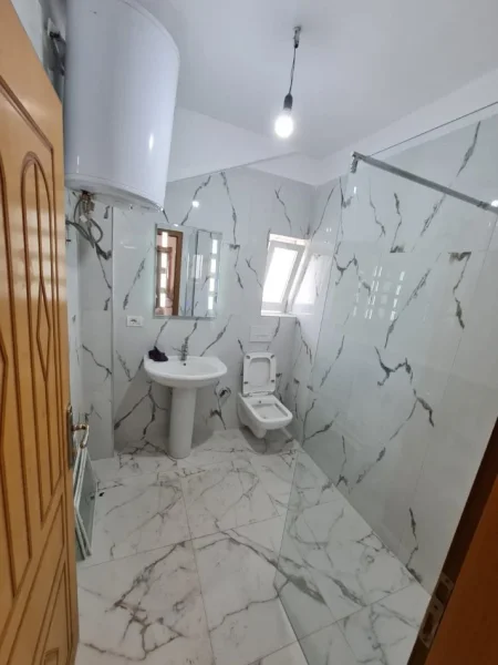 Tirane, jepet me qera apartament 1+1 Kati 3, 55 m² 350 € (Kinostudio)