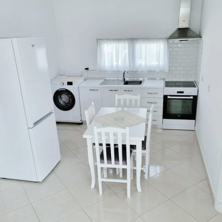 Tirane, jepet me qera apartament 2+1+Ballkon Kati 6, 86 m² 400 € (RRUGA BARDHYL)