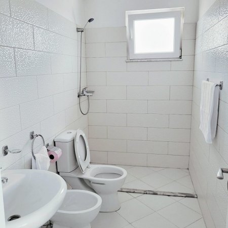 Tirane, jepet me qera apartament 2+1+Ballkon Kati 6, 86 m² 400 € (RRUGA BARDHYL)