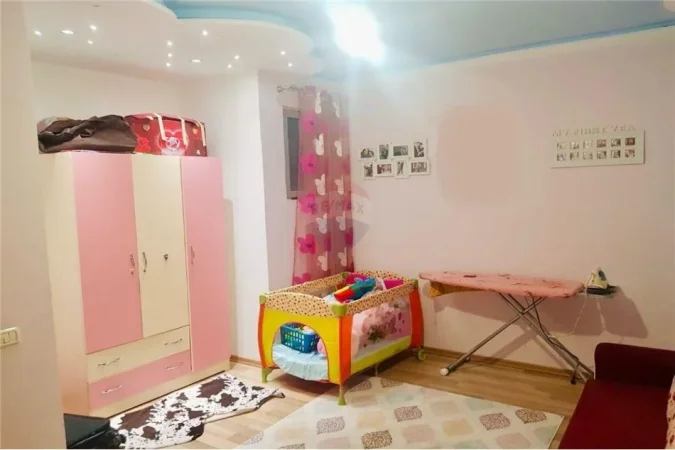 Tirane, jepet me qera apartament 2+1 Kati 4, 100 m² 400 € (BESIM Alla)
