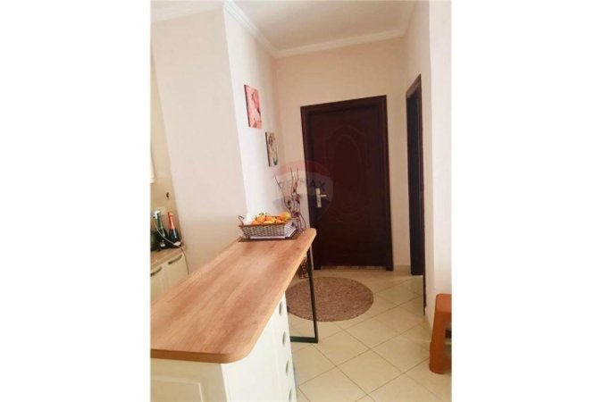 Tirane, jepet me qera apartament 2+1 Kati 4, 100 m² 400 € (BESIM Alla)