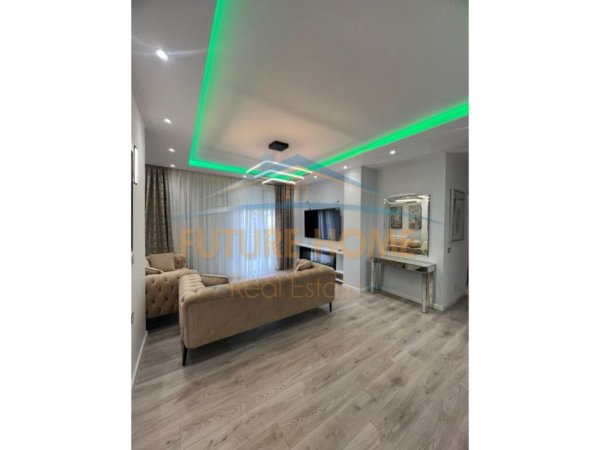Tirane, jepet me qera apartament 2+1 Kati 4, 102 m² 1.000 € (RRUGA E BARRIKADAVE)