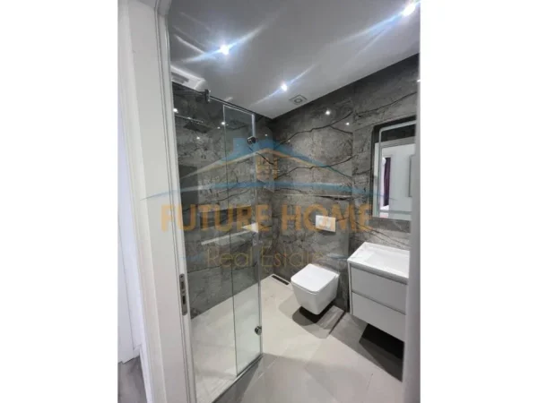 Tirane, jepet me qera apartament 2+1 Kati 4, 102 m² 1.000 € (RRUGA E BARRIKADAVE)
