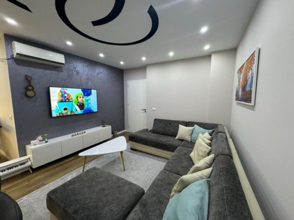Tirane, jepet me qera apartament 2+1+Ballkon Kati 2, 93 m² 450 € (Rruga Besim alla , prane pallateve cabej)