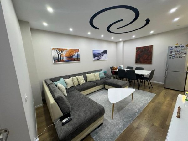 Tirane, jepet me qera apartament 2+1+Ballkon Kati 2, 93 m² 450 € (Rruga Besim alla , prane pallateve cabej)