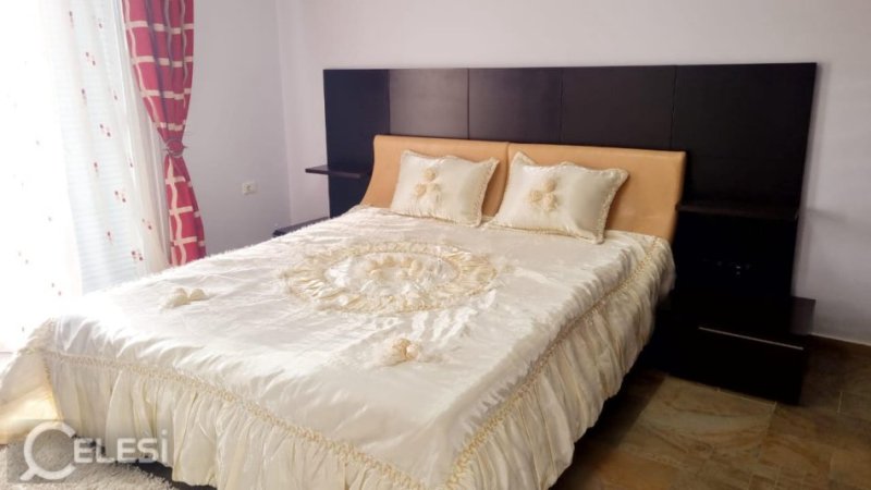 Tirane, jepet me qera apartament 2+1+Ballkon Kati 3, 105 m² 600 € (3 VLLEZERIT KONDI)
