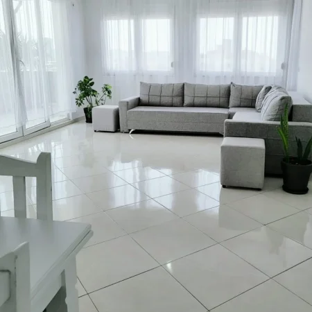 Tirane, jepet me qera apartament 1+1 Kati 6, 86 m² 400 € (Qsut)