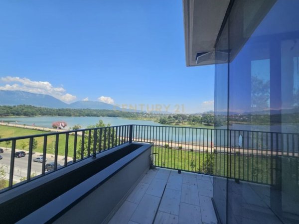 Tirane, jepet me qera apartament 3+1+Aneks+Ballkon Kati 3, 235 m² 3.900 € (Lake View, Liqeni i Tiranes Tirana, Albania)