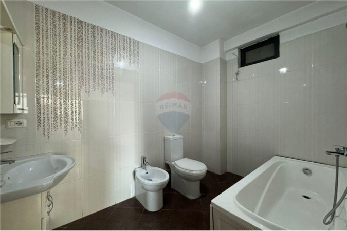 Tirane, jepet me qera apartament 2+1 Kati 5, 124 m² 500 € (Milto Sotir Gura - Astir - Fabrika e Miellit)