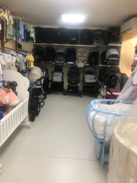 Tirane, jepet me qera dyqan Kati 0, 170 m² 1.700 € (STACIONI I TRENIT)