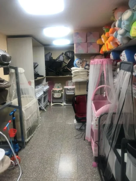 Tirane, jepet me qera dyqan Kati 0, 170 m² 1.700 € (STACIONI I TRENIT)