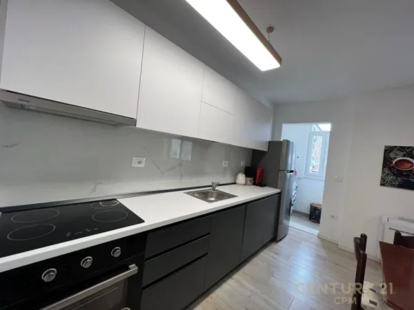 Tirane, shitet apartament 2+1 Kati 3, 71 m² 137.000 € (Pazari Ri)