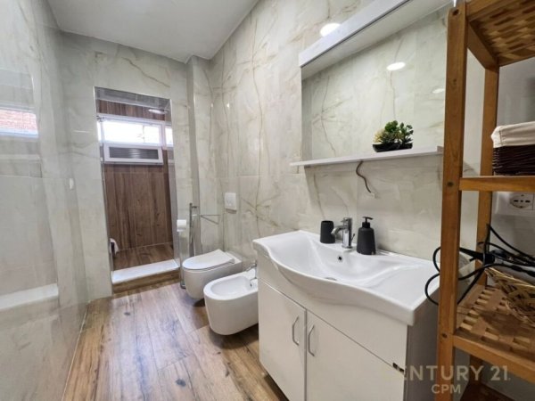 Tirane, shitet apartament 2+1 Kati 3, 71 m² 137.000 € (Pazari Ri)