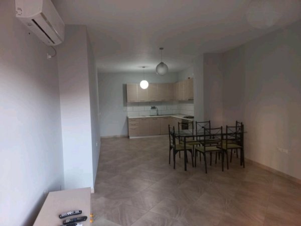 Tirane, jepet me qera apartament 2+1+Aneks+Ballkon Kati 2, 110 m² 450 € (nenkalimi i kodres se diellit)