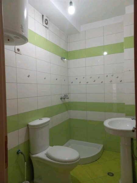Tirane, jepet me qera apartament 2+1+Aneks+Ballkon Kati 2, 110 m² 450 € (nenkalimi i kodres se diellit)