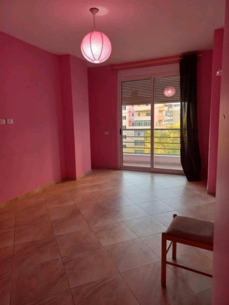 Tirane, jepet me qera apartament 2+1+Aneks+Ballkon Kati 2, 110 m² 450 € (nenkalimi i kodres se diellit)