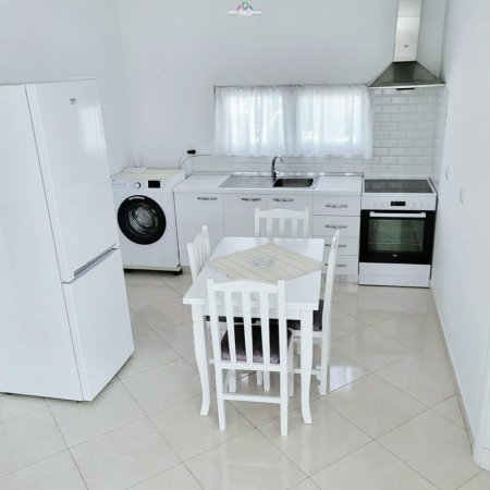 Tirane, jepet me qera apartament 1+1 Kati 6, 86 m² 400 Euro (QSUT)