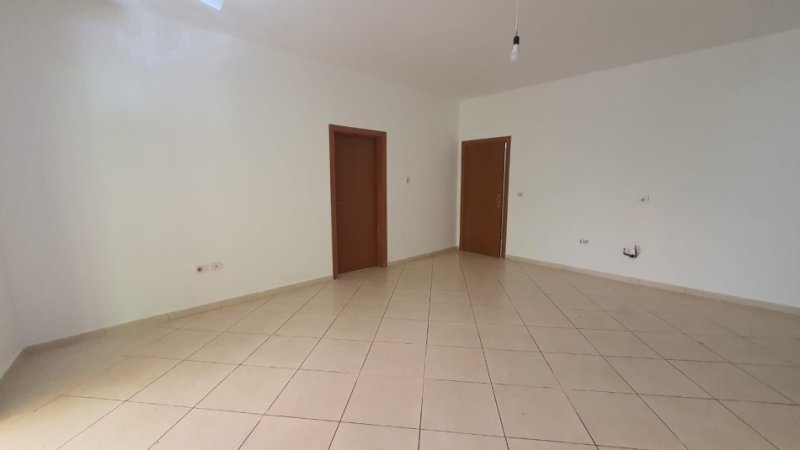 Tirane, jepet me qera zyre Kati 1, 70 m² 350 € (Astir)