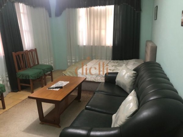 Tirane, jepet me qera apartament 1+1 Kati 4, 450 €