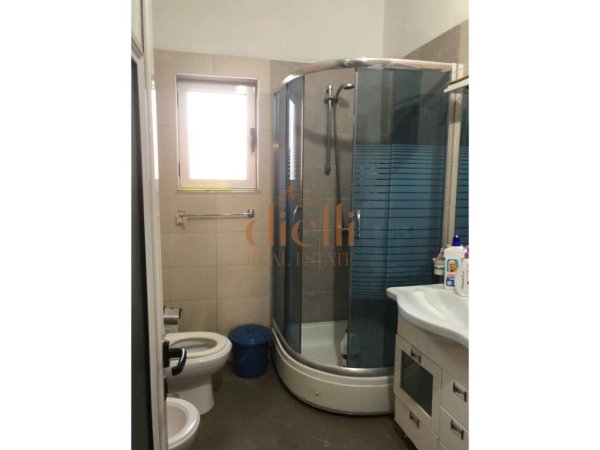 Tirane, jepet me qera apartament 1+1 Kati 4, 450 €