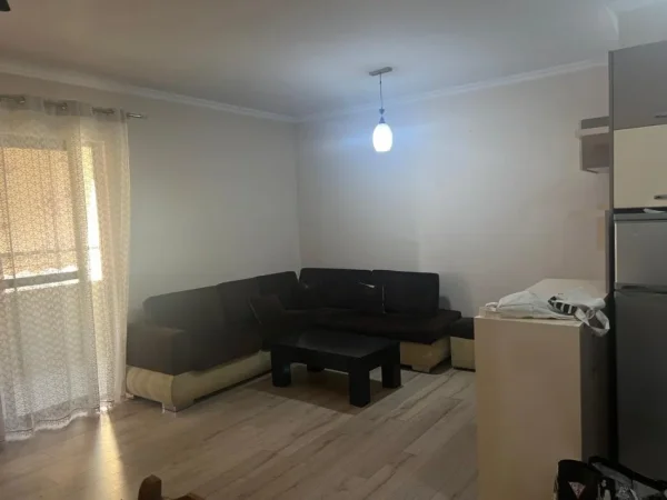Tirane, jepet me qera apartament 2+1+Ballkon Kati 7, 85 m² 450 € (Astir , prane bohem bar)