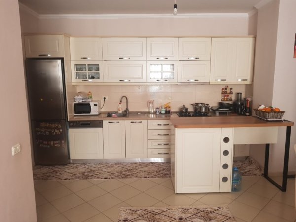 Tirane, jepet me qera apartament 2+1 Kati 4, 90 m² 400 € (misto mame)