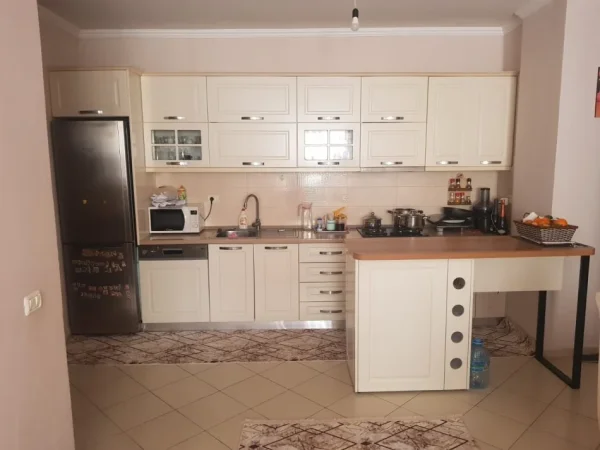 Tirane, jepet me qera apartament 2+1 Kati 4, 90 m² 400 € (misto mame)