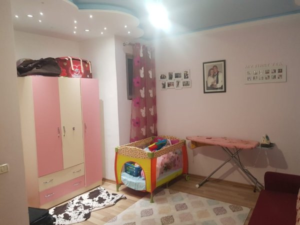 Tirane, jepet me qera apartament 2+1 Kati 4, 90 m² 400 € (misto mame)