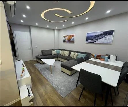 Tirane, jepet me qera apartament 2+1 Kati 2, 95 m² 480 € (yzbeirsht)