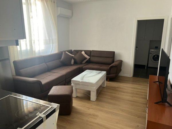 Tirane, jepet me qera apartament 2+1+Ballkon Kati 2, 70 m² 450 € (Rruga e dibres , prane tower bridge)