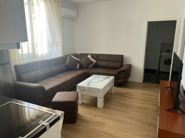 Tirane, jepet me qera apartament 2+1+Ballkon Kati 2, 70 m² 450 € (Rruga e dibres , prane tower bridge)