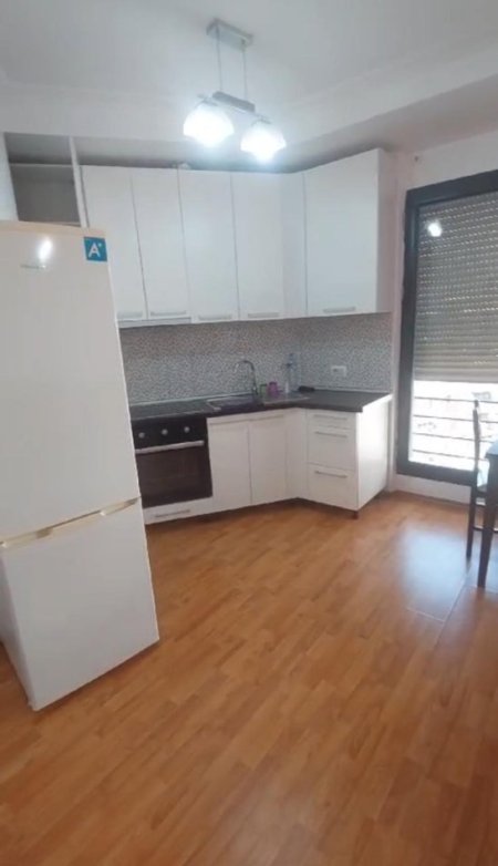 Tirane, jepet me qera apartament 2+1 Kati 5, 85 m² 700 € (Mine Peza)