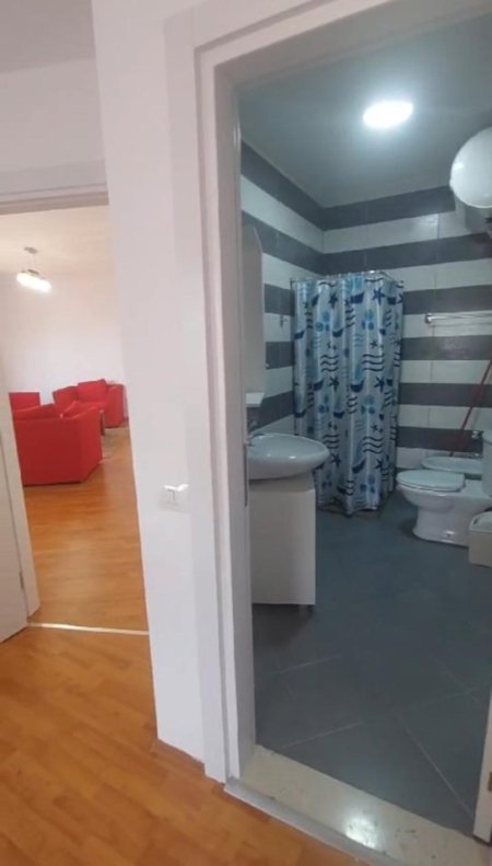 Tirane, jepet me qera apartament 2+1 Kati 5, 85 m² 700 € (Mine Peza)