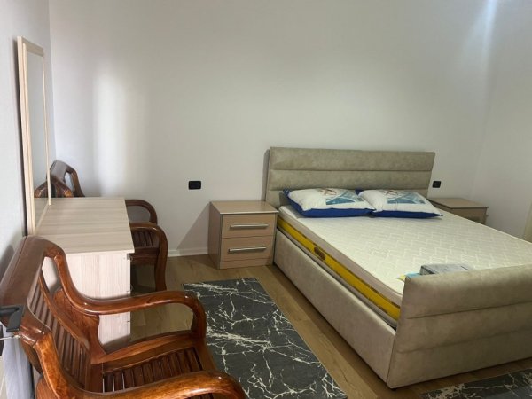 Tirane, jepet me qera apartament 2+1+Ballkon Kati 2, 70 m² 450 € (Rruga e dibres , prane tower bridge)