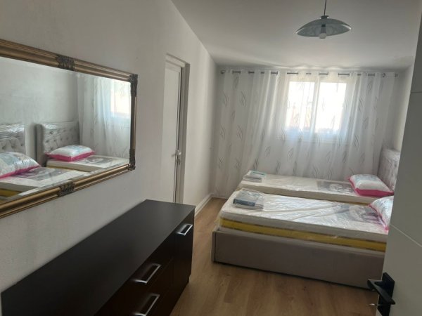 Tirane, jepet me qera apartament 2+1+Ballkon Kati 2, 70 m² 450 € (Rruga e dibres , prane tower bridge)