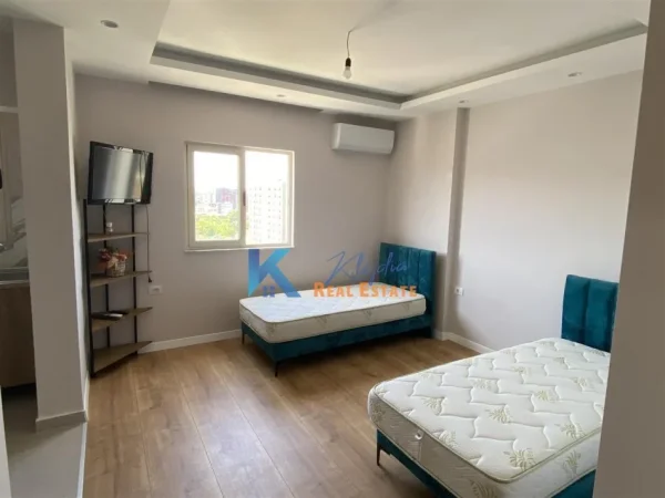 Tirane, jepet me qera garsonier Kati 9, 30 m² (Fusha e Aviacionit)