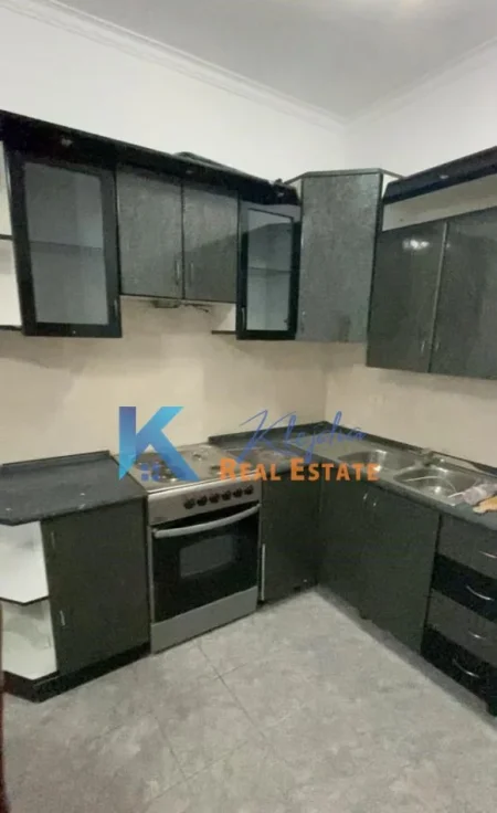 Tirane, jepet me qera apartament 2+1 Kati 6, 88 m² (Rruga Bardhyl, afer Bar Oslo)
