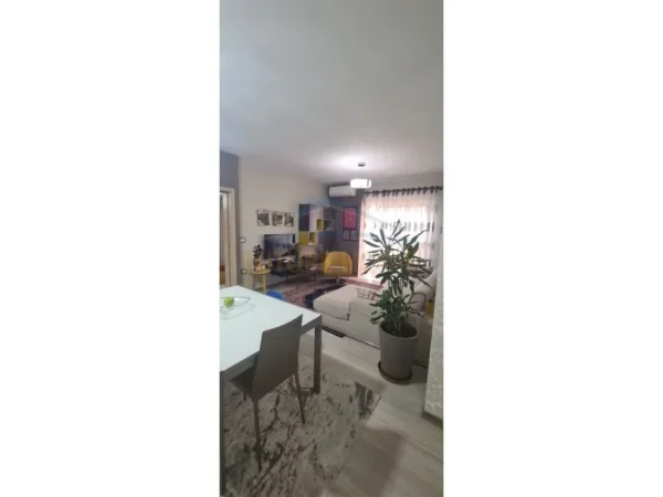 Tirane, shitet apartament 2+1 Kati 8, 89 m² 145.000 € (Unaza e Re)