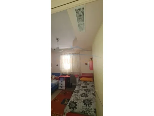 Tirane, shitet apartament 2+1 Kati 8, 89 m² 145.000 € (Unaza e Re)
