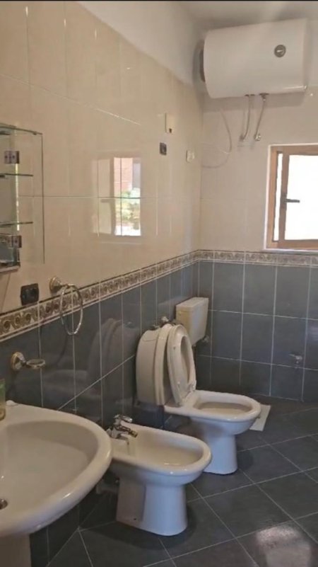 Tirane, jepet me qera Vile 1+1 Kati 1, 70 m² 400 € (Zogu i zi)